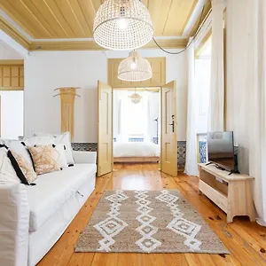 Yellow Tiles In Center Appartement