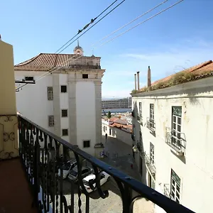 Alfama Right Point Lizbona